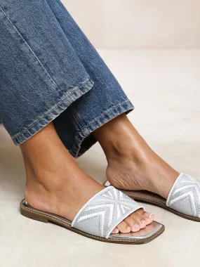 BLOSSOM FLAT SANDALS WITH SPARKLY TEXTURED SINGLE BAND IN SILVER METALLIC